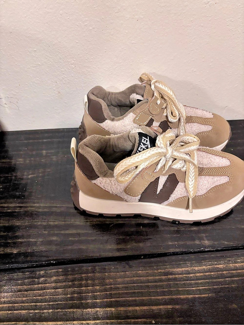 🎀Cozy Neutral Sherpa & Suede Lace-Up Sneakers in tan & brown